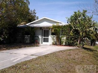140 6th St, Naples, FL 34113