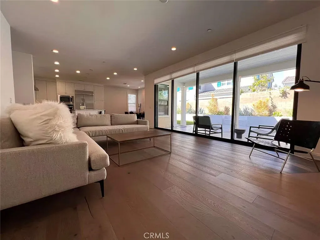 4 bed, 3.5 bath, 2849 sqft, $6,500 — Photo 3