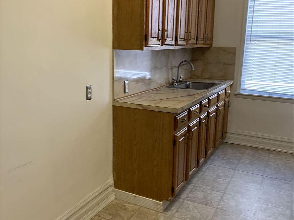 eat in kitchen