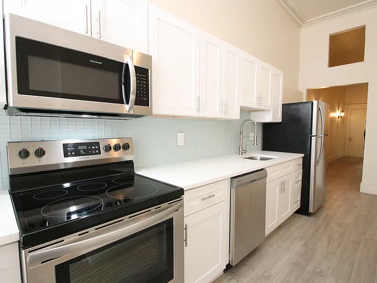 402 S 9th St — Photo 26