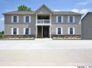 35D Colonial Manor Dr, Highland, IL 62249