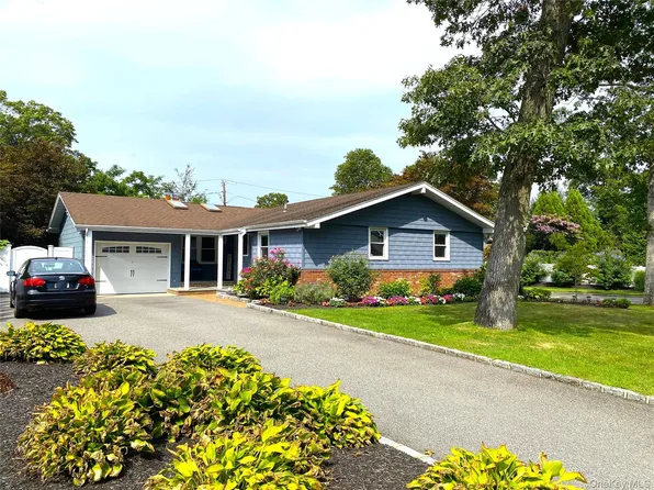 94 Eagle Lane, Hauppauge, NY 11788