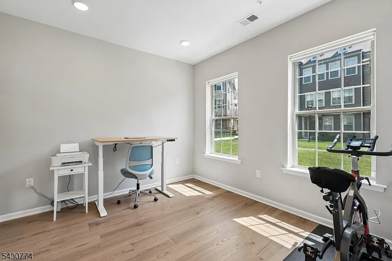 4 bed, 3.5 bath, $5,000 — Photo 4