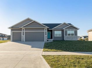 500 Lost Lake Dr, Polk City, IA 50226