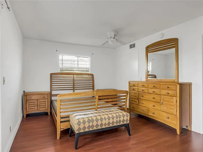 703 Brittany Park #O — Photo 9