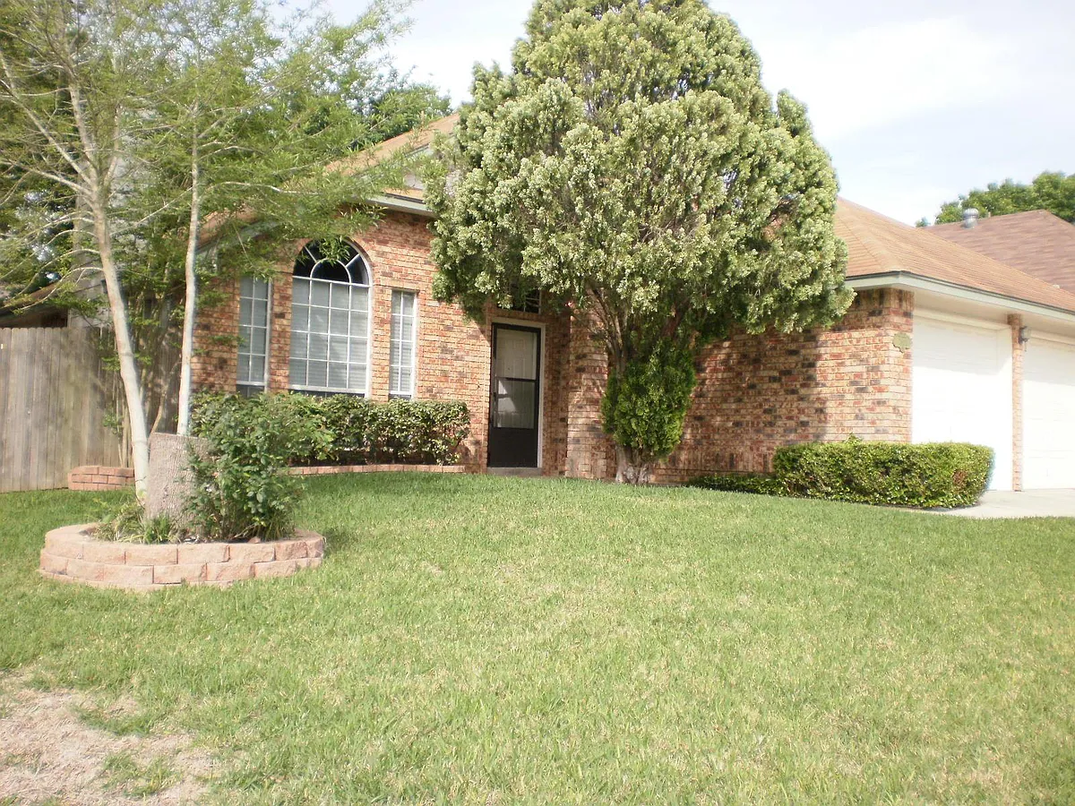 Building Photo - 2801 Hillview Ln