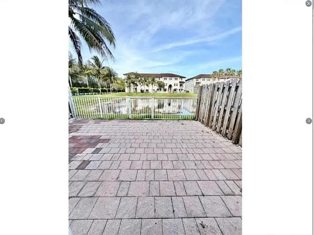 8965 NW 98th Ave