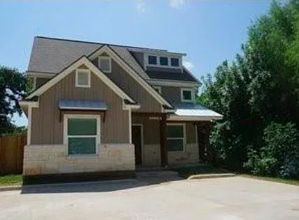 4 bed, 4.5 bath, 2001 sqft, $3,500 — Photo 2