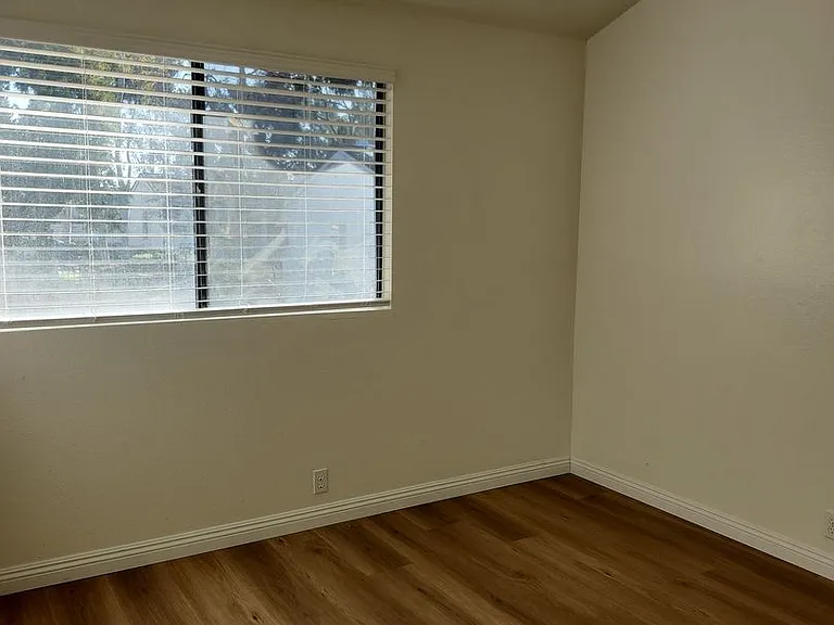 2216 Loggers Ln — Photo 11