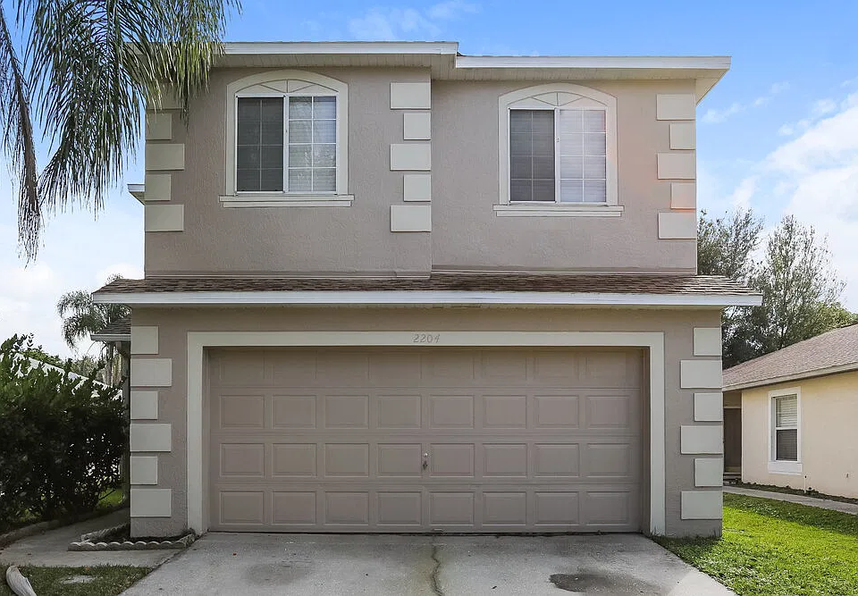 2204 Heathwood Cir