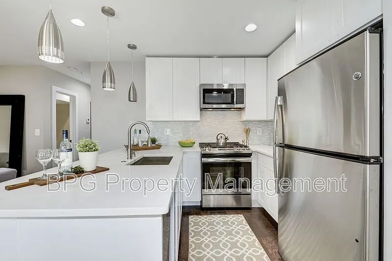 2 bed, 1.0 bath, 850 sqft, $2,195 — Photo 2