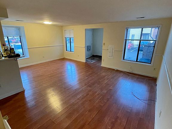 4th image of 9674 Brassie Way