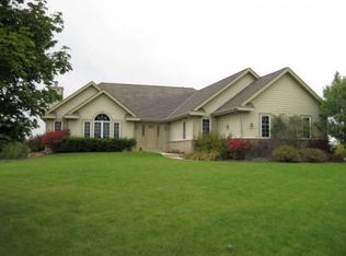 N41W28660 Imperial Dr, Pewaukee, WI 53072
