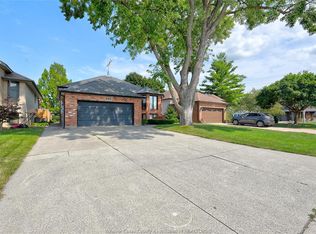 682 Michael Dr, Tecumseh, ON N8N4N2