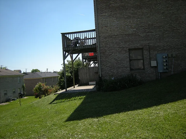 303 McDougal Ave — Photo 3