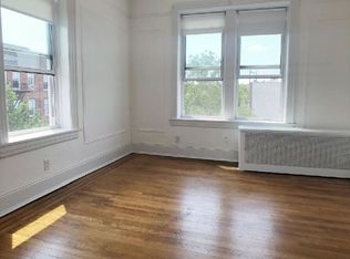 2204 33rd St #4, Astoria, NY 11105