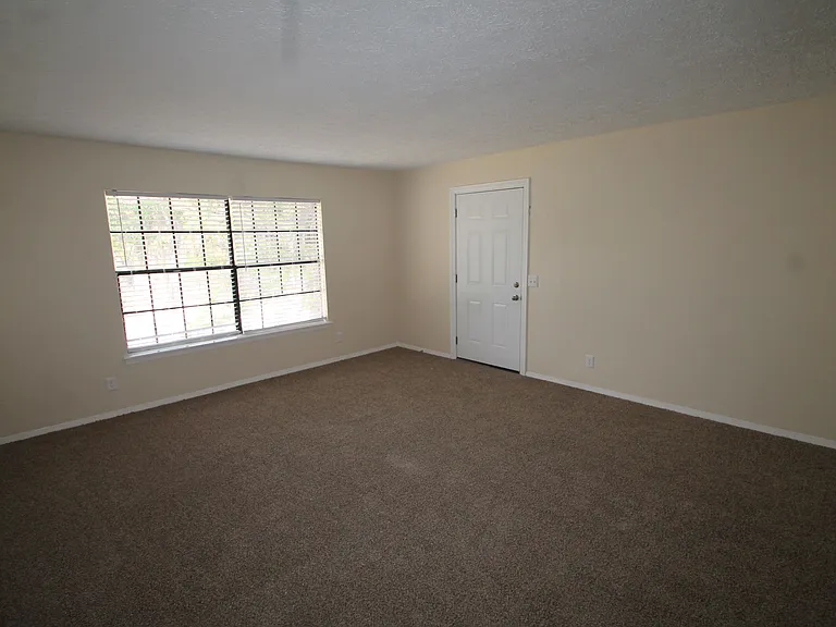 425 Tibet Ave #G — Photo 4