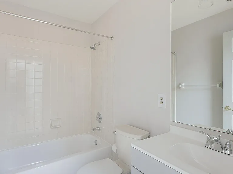 Hallway Full Bath w/Tub Shower.
