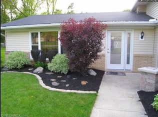 16138 Robindale Dr, Strongsville, OH 44136