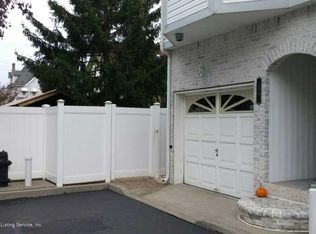 34 Conference Ct, Staten Island, NY 10307