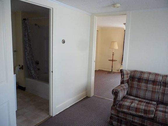 Bath & Bedroom entrance