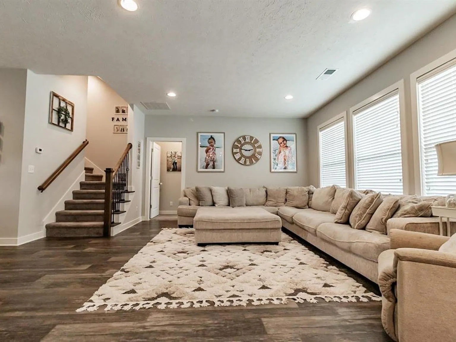 3 bed, 2.0 bath, 1839 sqft, $2,195 — Photo 3