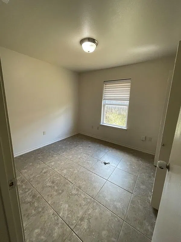 4 bed, 2.0 bath, 1553 sqft, $1,850 — Photo 2