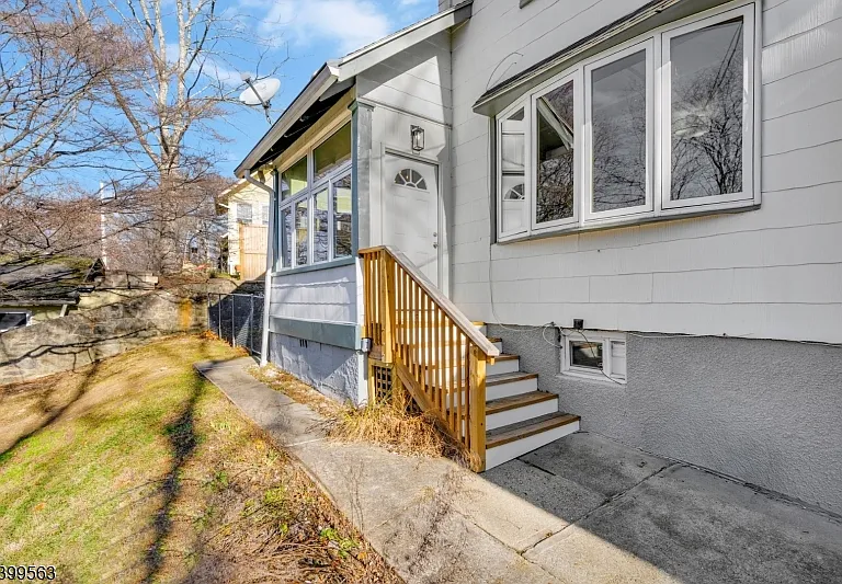 16 Tisco Ave — Photo 3