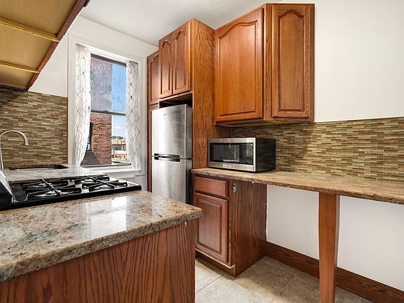 5th image of 40 Clarkson Ave APT 5E