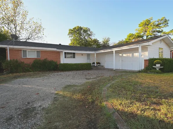 1207 N Matthews St, Bowie, TX 76230