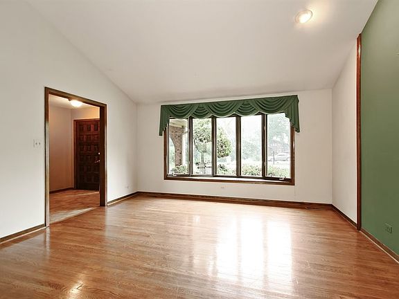 3rd image of 2742 Brassie Ave