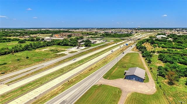 1st image of 310 W Us Highway 82