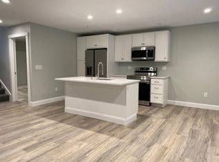 2 Village Green Dr #104, Kittery, ME 03904