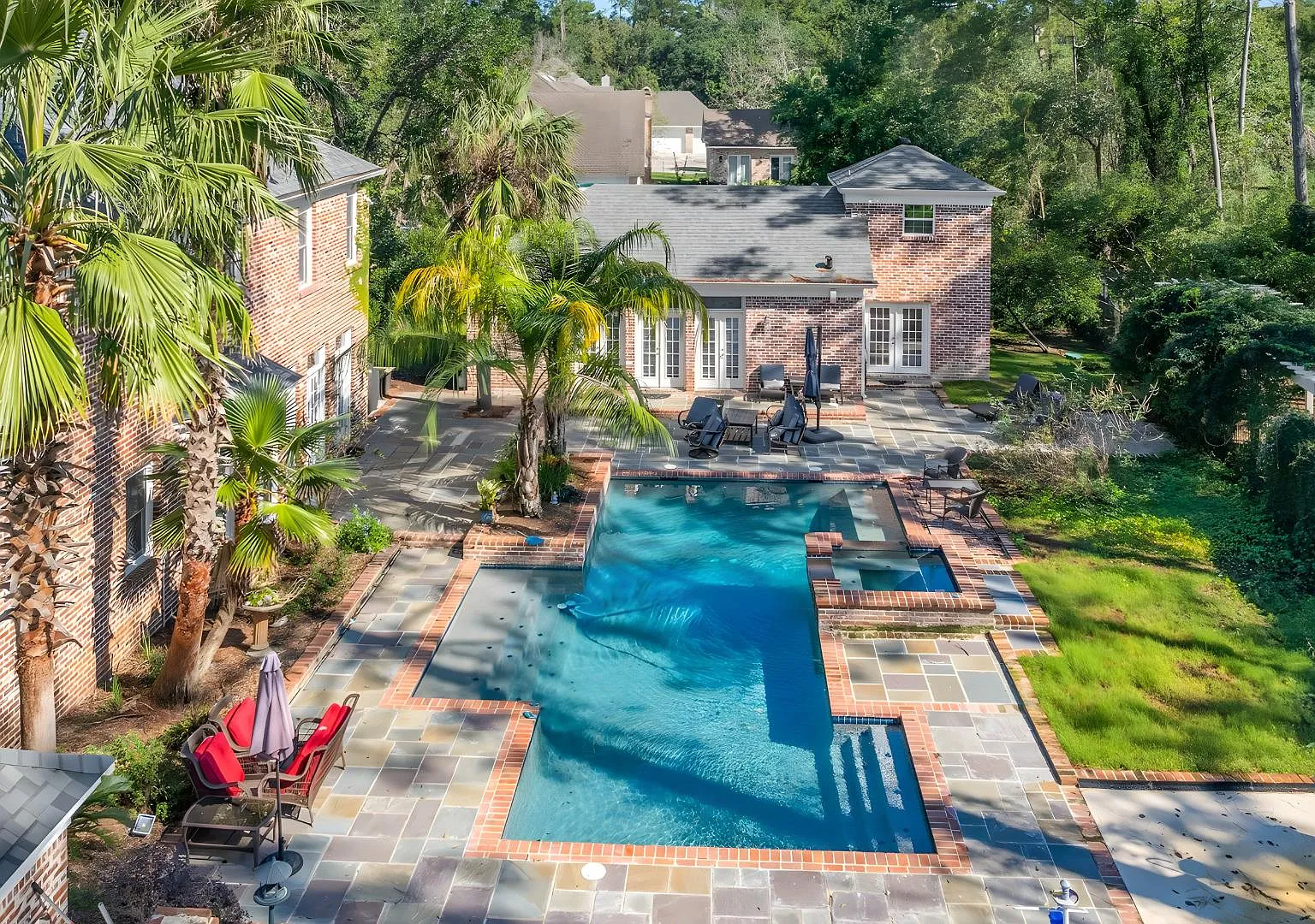 4 bed, 3.0 bath, 3395 sqft, $819 — Photo 4
