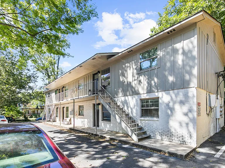 Murray Manor — Photo 1