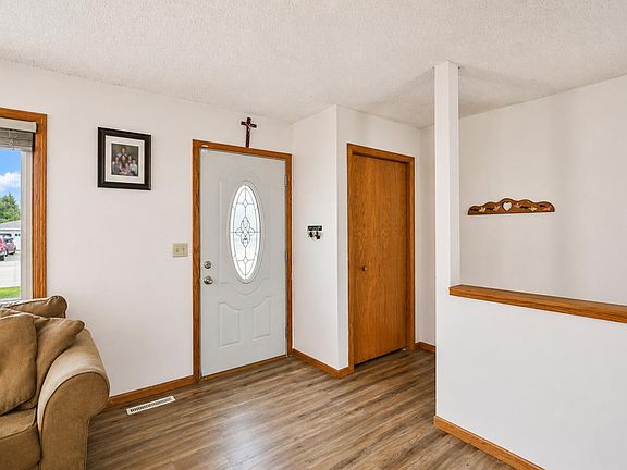 4th image of 375 Arglen Dr