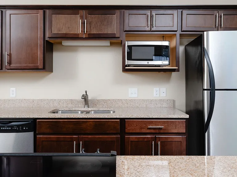 Highland Shores Apartments — Photo 33