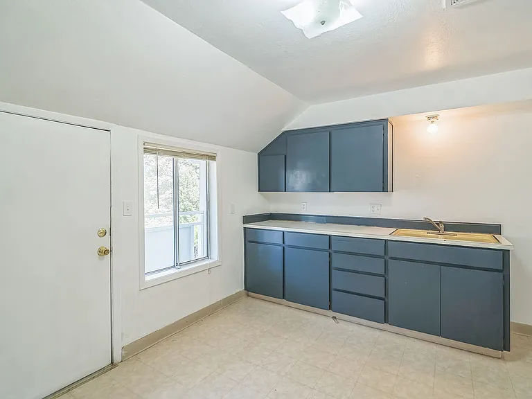 1907 23rd Ave #6 — Photo 7