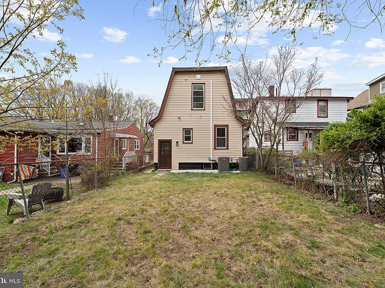 255 S 6th Ave — Photo 26