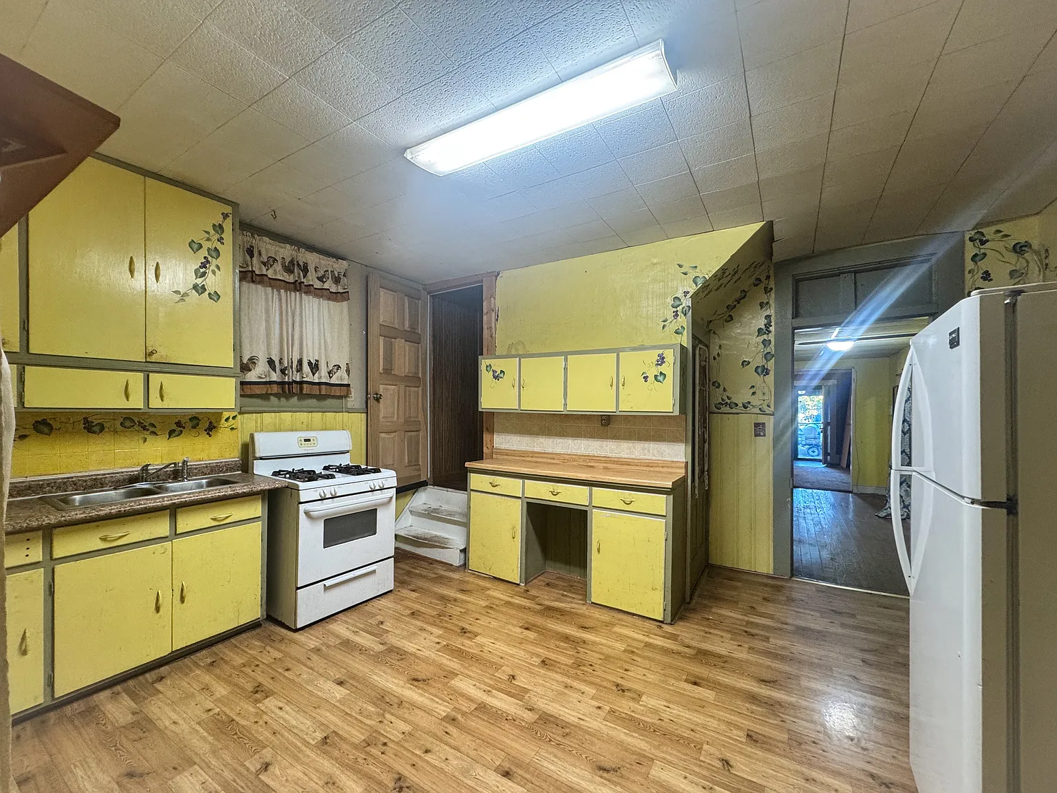 1122 Spruce St — Photo 3