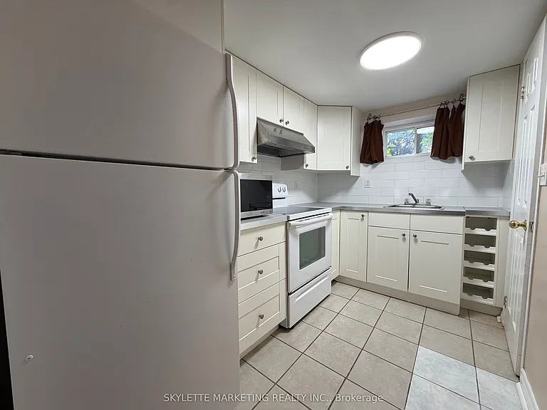229 Zelda Cres #LOWER — Photo 9