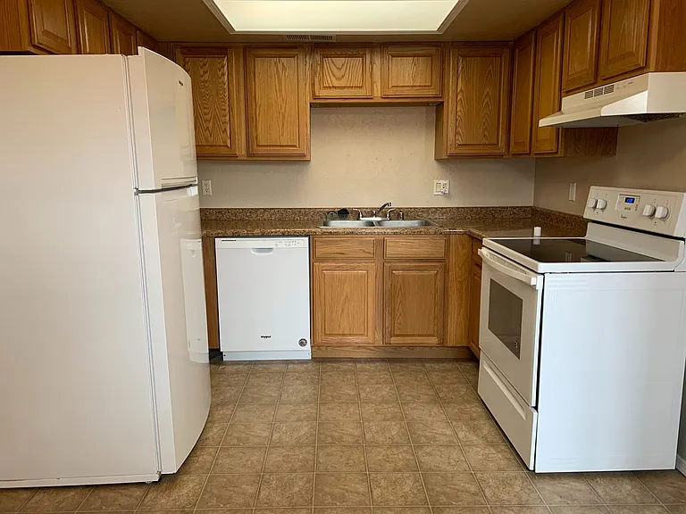 1011 Meadowlark Ct SE — Photo 4