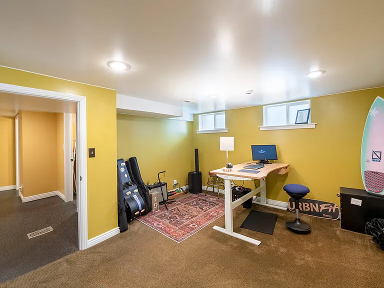 587 E Sherman Ave — Photo 23