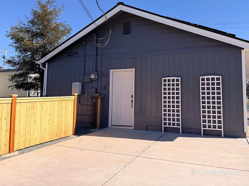 Independent dedicated entrance to the studio