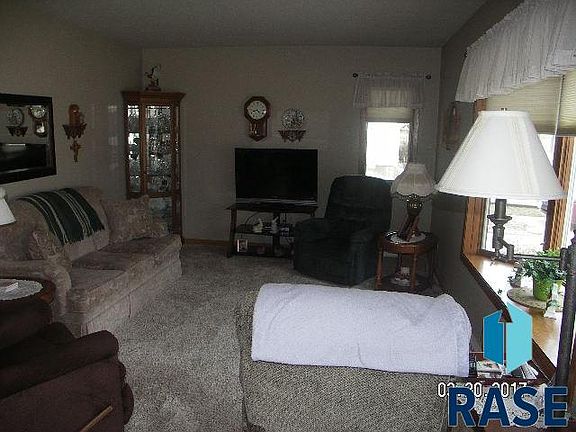 3rd image of 1007 N Elmhurst Ave