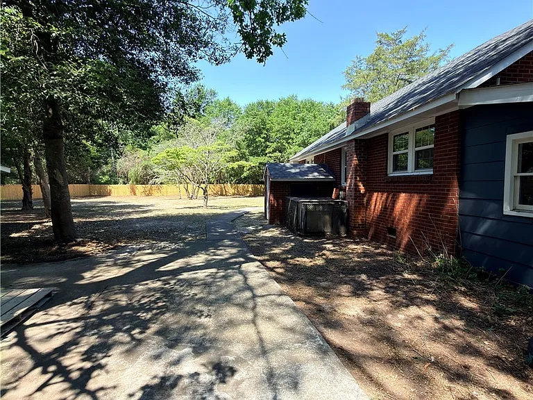 228 Eastwood Ave — Photo 27