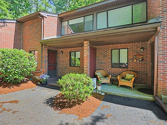 3rd image of 38 Highwood Dr Unit 38