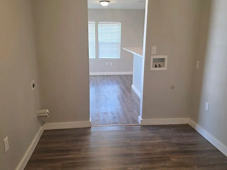 517 N Main St — Photo 23