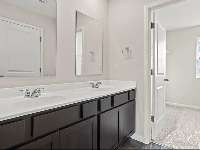 114 Lonny St — Photo 5