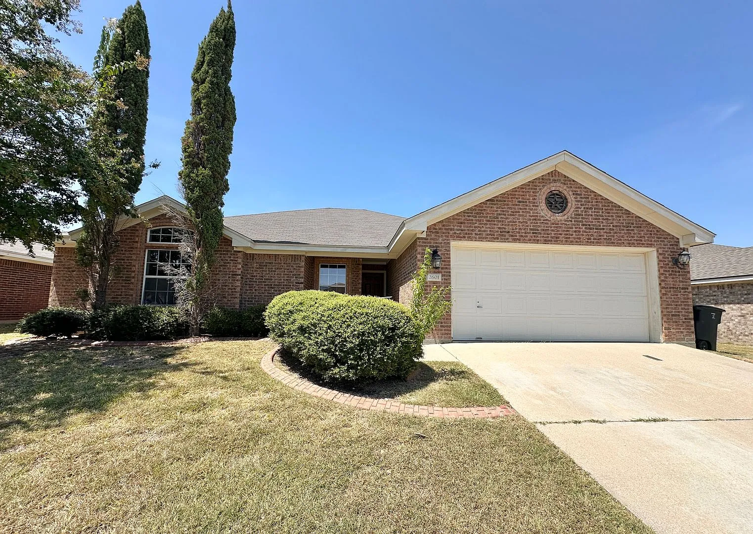 2601 Lavender Ln — Photo 1